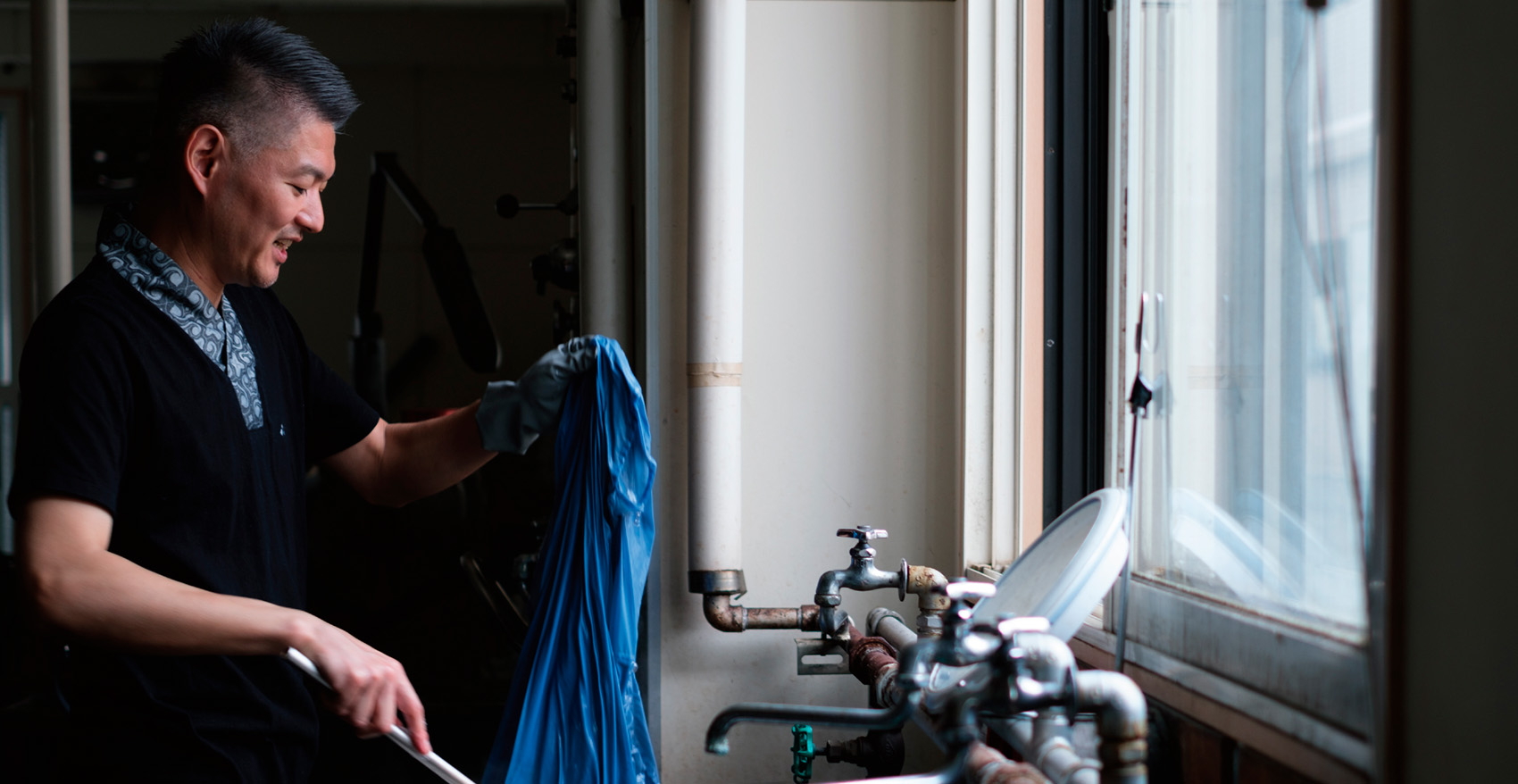 染色の様子の写真